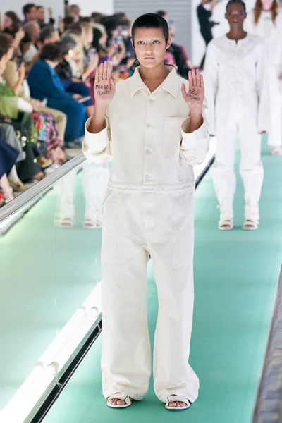 Look 99